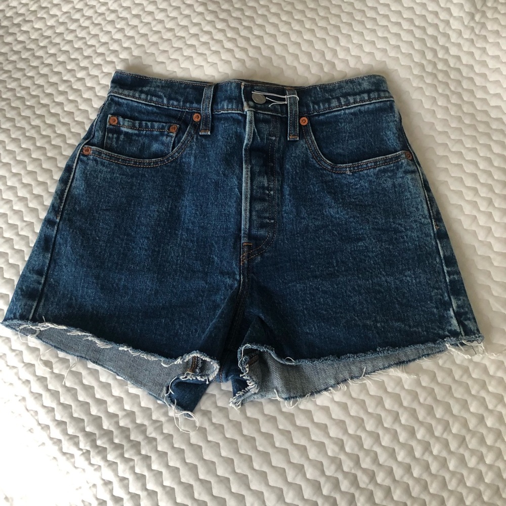 Lulus🖤Levi’s Ribcage Shorts - Picture 11 of 16
